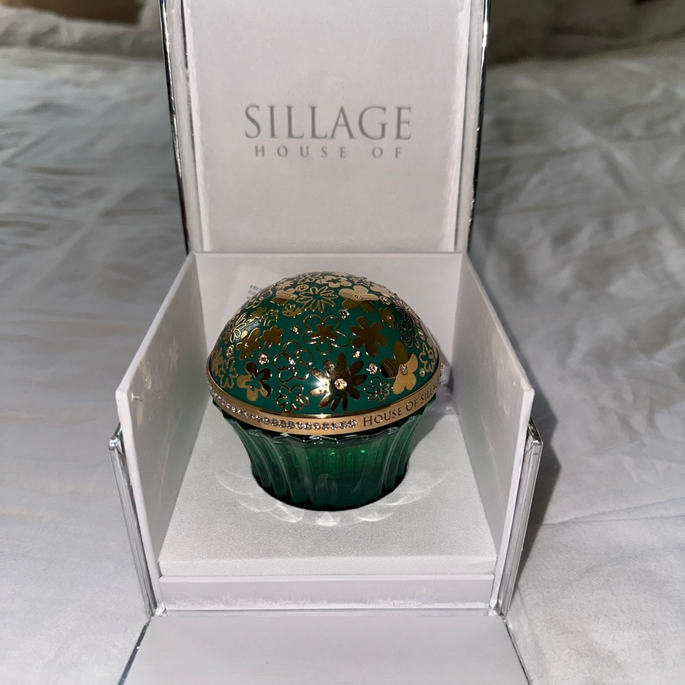 House of sillage fragrance. WHISPERS OF ENCHANTMENT PARFUM